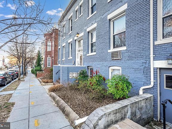 3rd image of 1020 Fairmont St NW APT 1