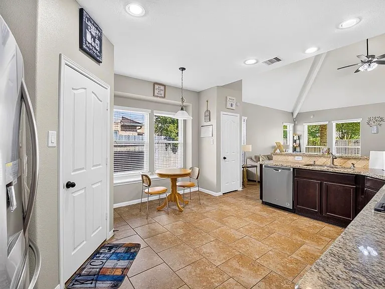 16026 Rustlers Trail Ln — Photo 7