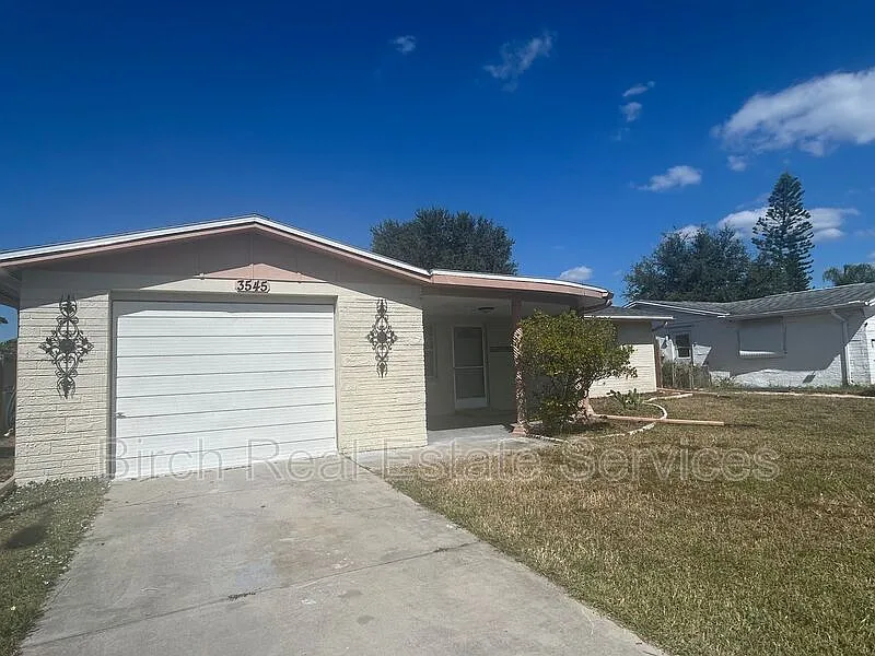 3 bed, 2.0 bath, 1096 sqft, $1,695 — Photo 1