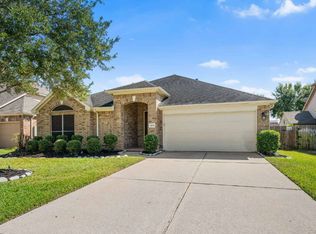 12806 Winter Springs Dr, Pearland, TX 77584