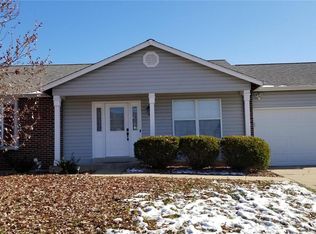 979 Lands End Cir, Saint Charles, MO