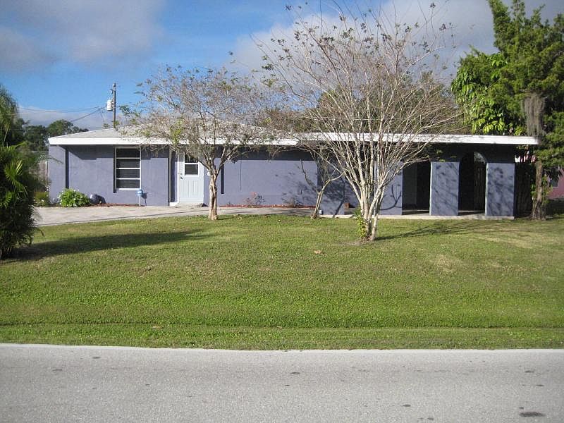 1st image of 20406 Lorenzo Ave