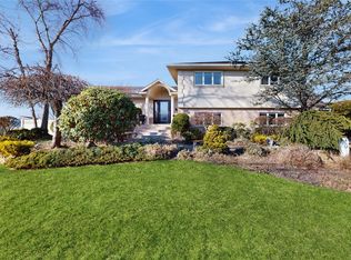 17 Club Dr, Massapequa, NY 11758