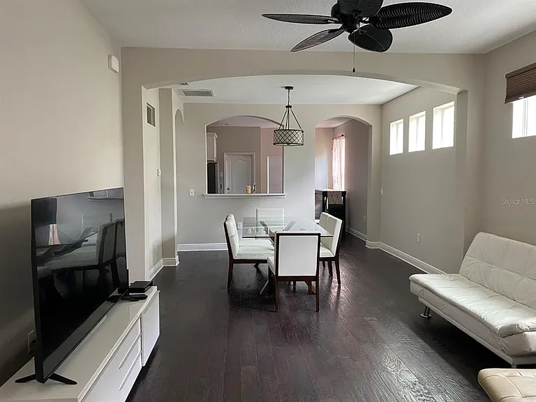 809 N Oregon Ave — Photo 3