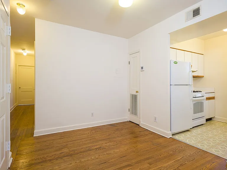 2346 40th St NW — Photo 34