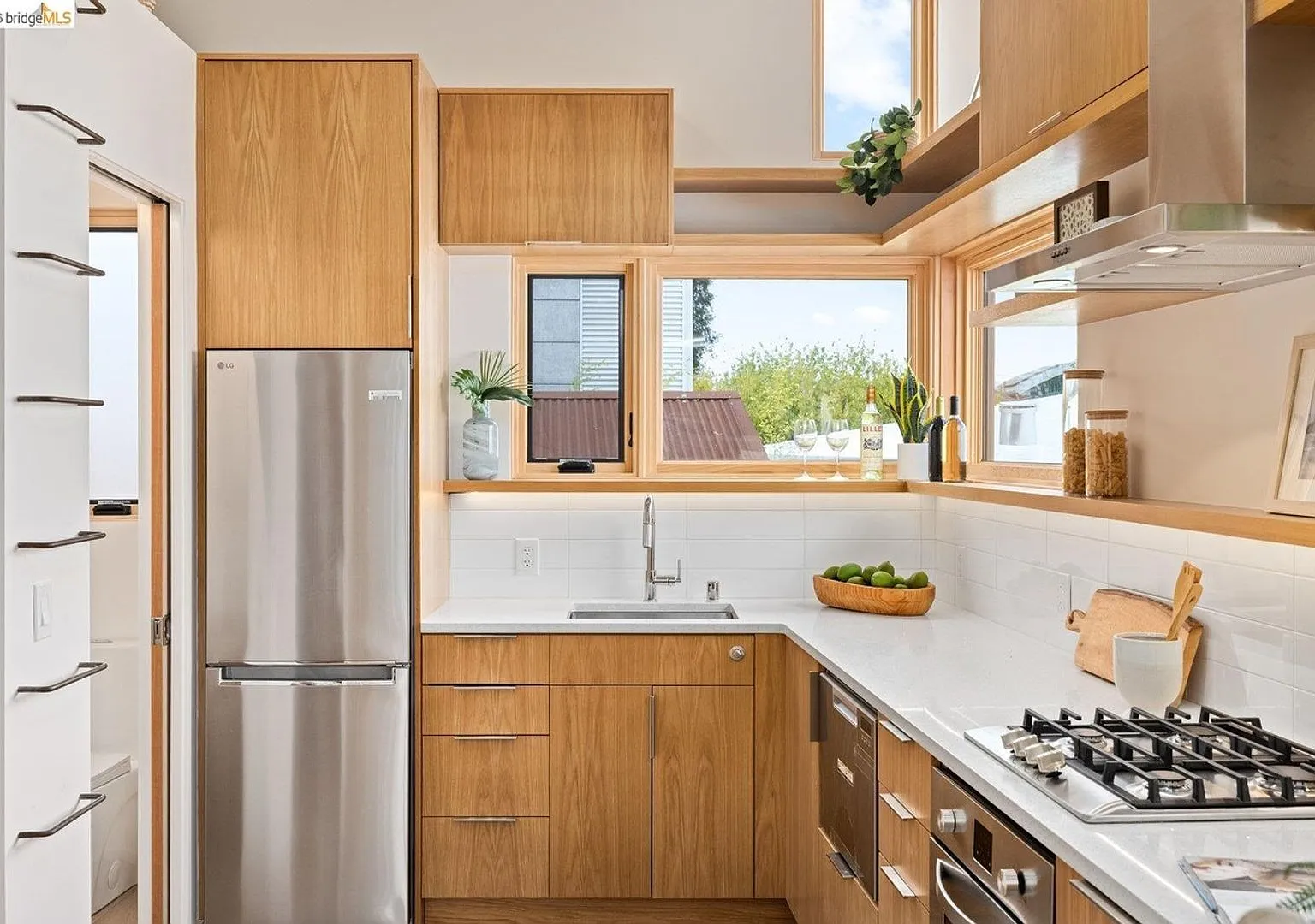 Modern Berkeley Living, Steps from 4th Street — Photo 4