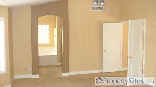 4th image of 1328 E Hiddenview Dr