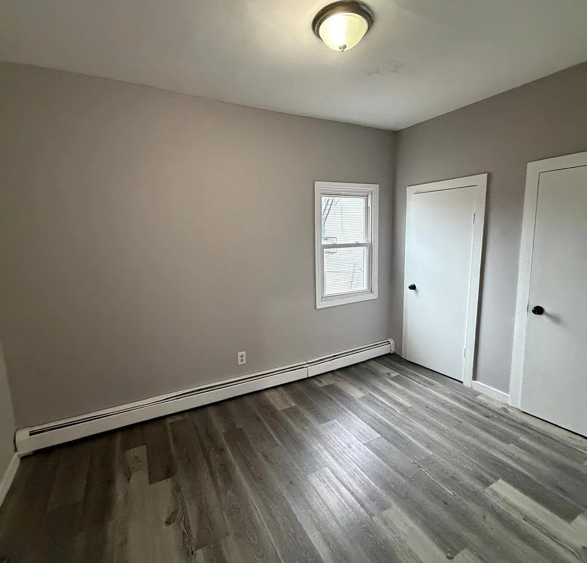3 bed, 1350 sqft, $2,300 — Photo 3