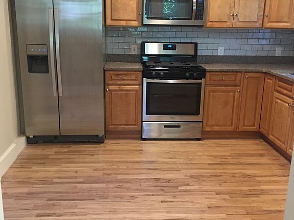 Brand new eat in kitchen