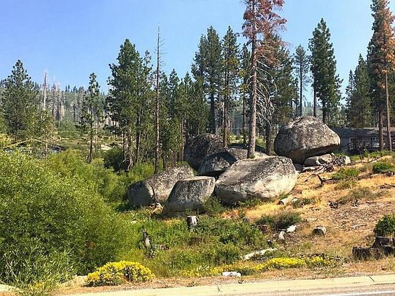 4th image of 897 Lake Tahoe Blvd