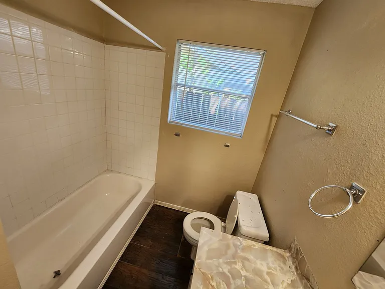 608 1/2 Genard St #B — Photo 17
