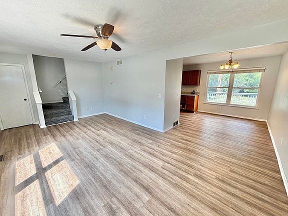 3rd image of 525 N Rockton Ave