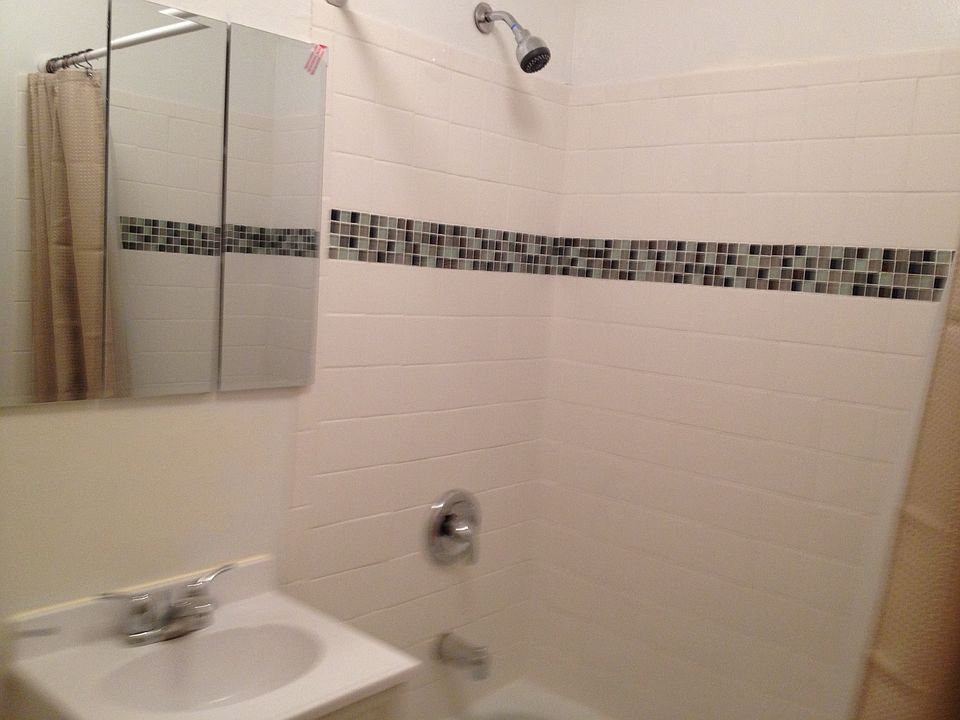 2nd image of 1627 N Sedgwick St APT 1F