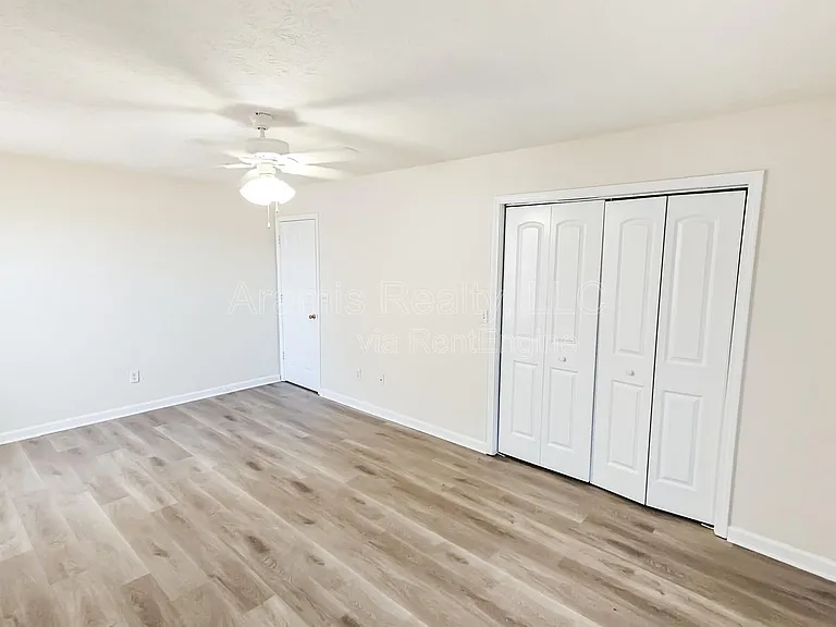 263 Marsh Glen Dr — Photo 10