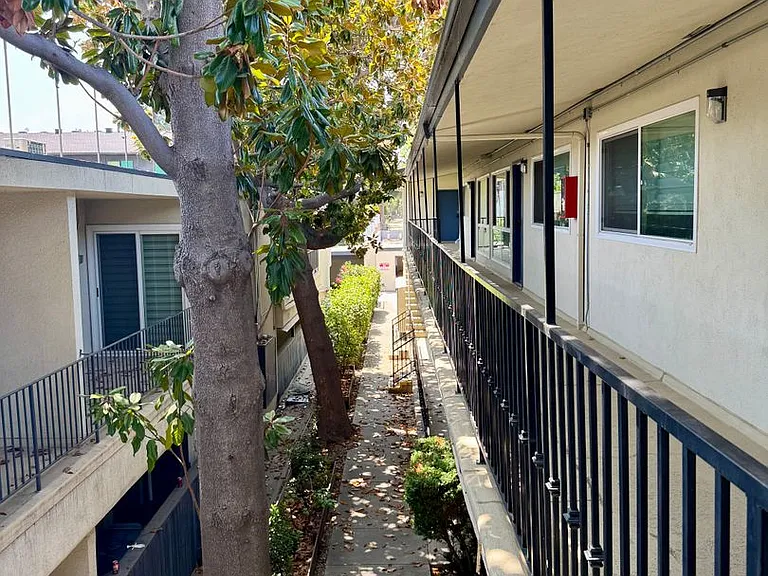 275 N. Oakland — Photo 12