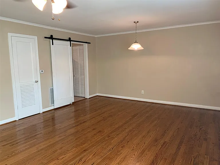307 Avondale St #1 — Photo 6