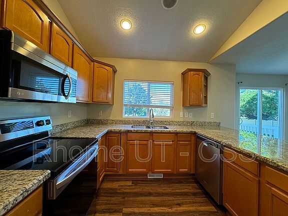 4th image of 1203 N 1800th St W