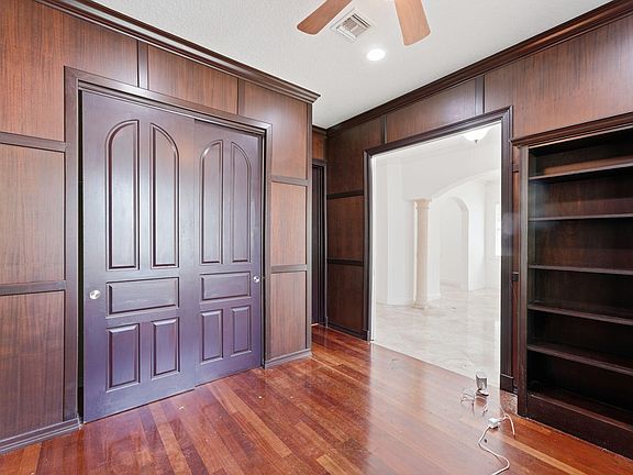4th image of 400 NE 8th Avenue