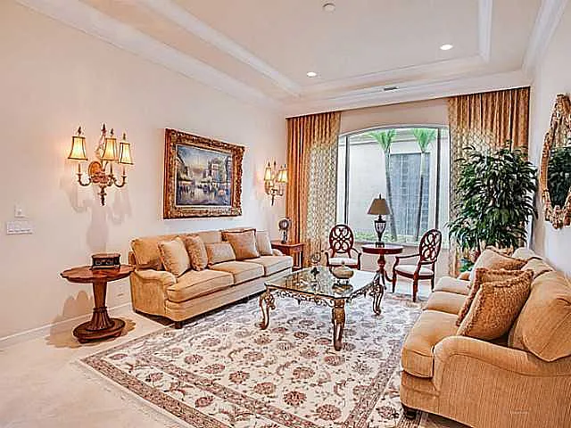 3 bed, 3.5 bath, 3270 sqft, $28,750 — Photo 2