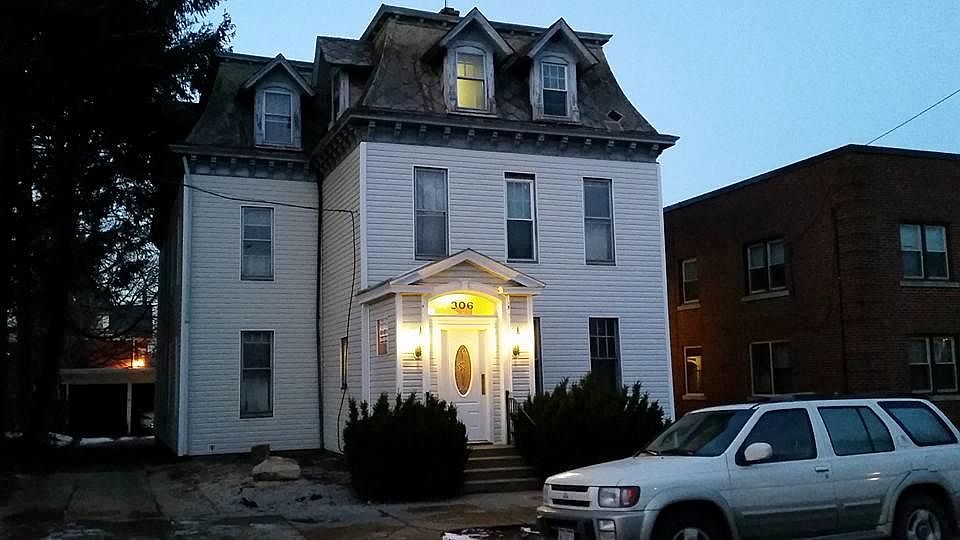 2nd image of 306 W 9th St APT 2