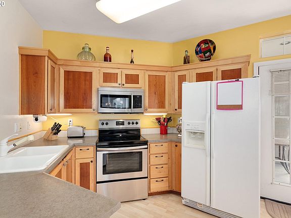 3rd image of 1280 NE 63rd Way Unit 803