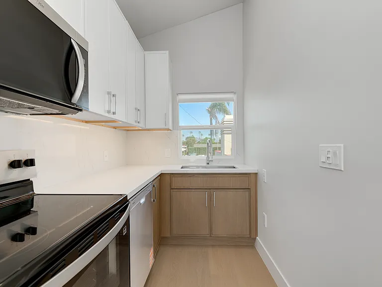 4718 Muir Ave — Photo 7
