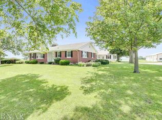 2524 W Market St, Bloomington, IL 61705