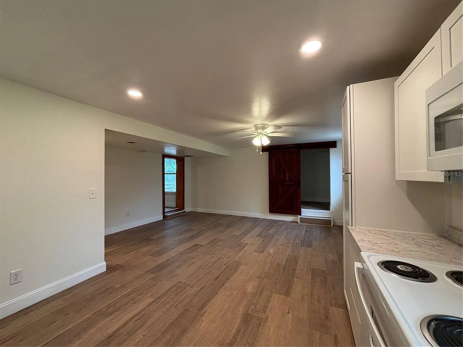 1 bed, 800 sqft, $1,300 — Photo 3