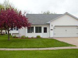1215 N 2nd St, Manchester, IA 52057