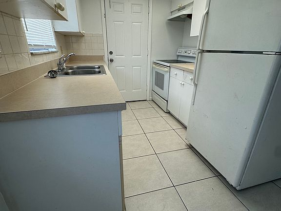 2nd image of 619 Sally Ln #4