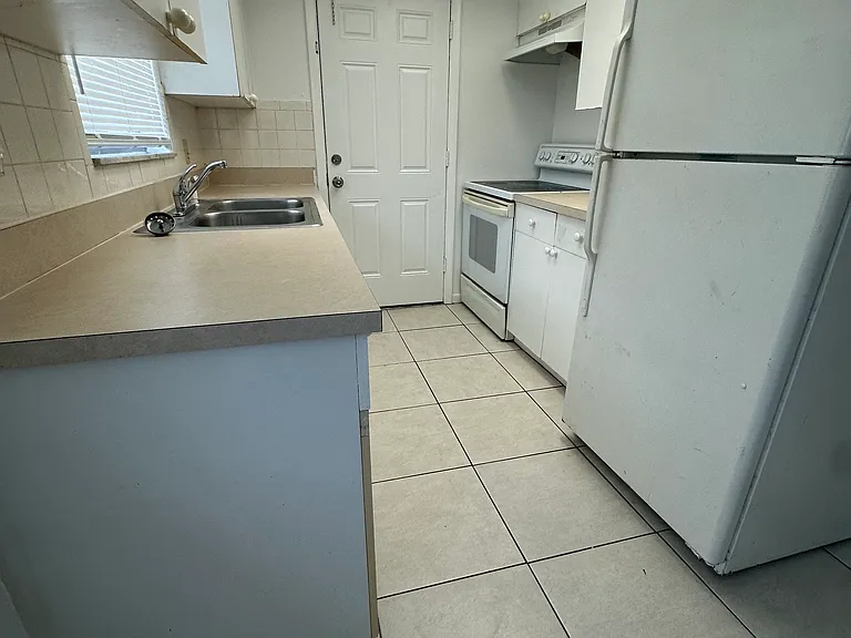 619 Sally Ln #4 — Photo 2