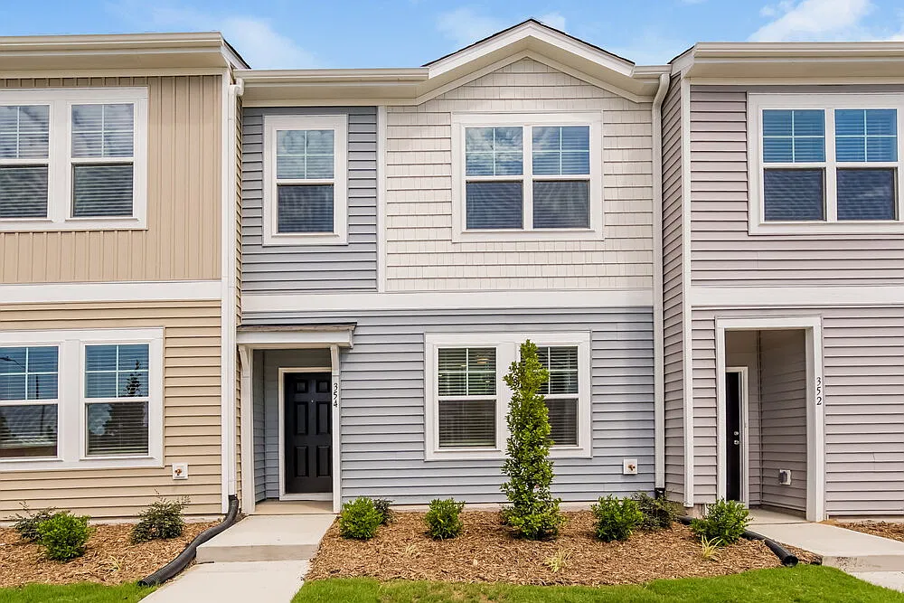 3 bed, 2.5 bath, 1590 sqft, $1,780 — Photo 1