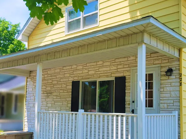 228 Saint Marys Pkwy, Manistee, MI 49660