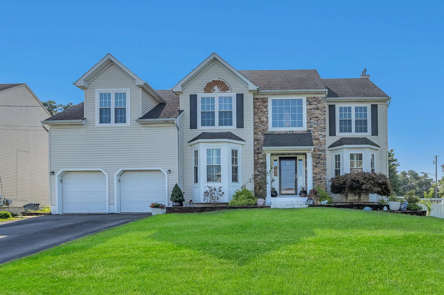172 Hillside Dr photo 1