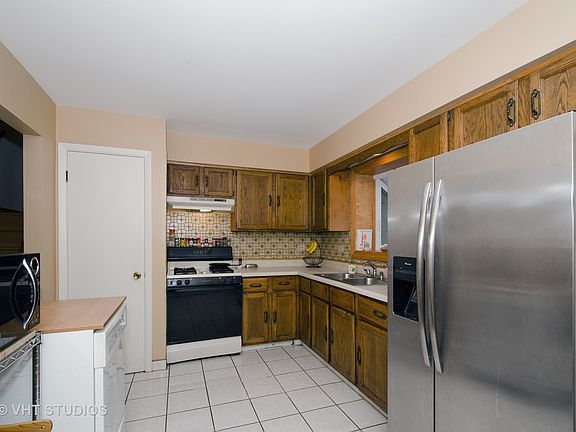 4th image of 843 Brown Ave