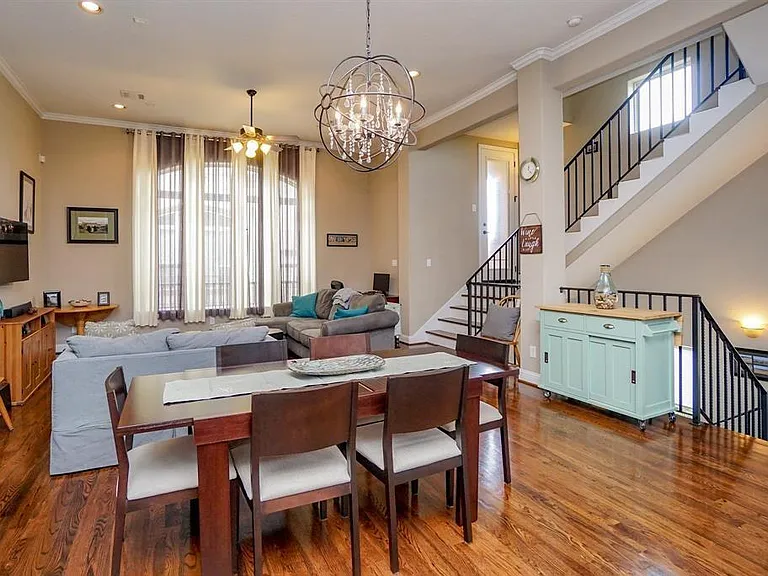 1025 W 21st St #D — Photo 14