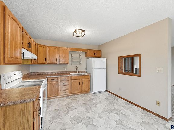 2nd image of 700-704 N Harrington Ave