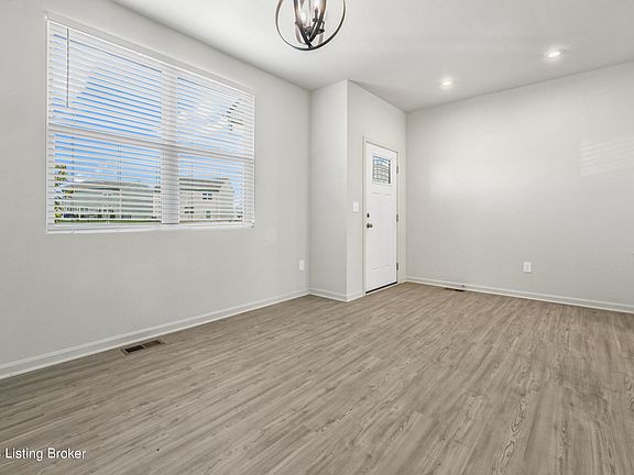 4th image of 409 Vildana Way