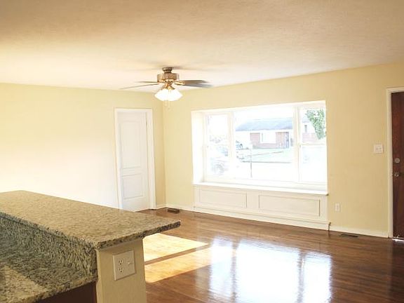 5th image of 102 Laurel Ct