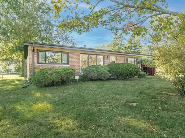 9434 Cimarron Ct, Saint Louis, MO 63132