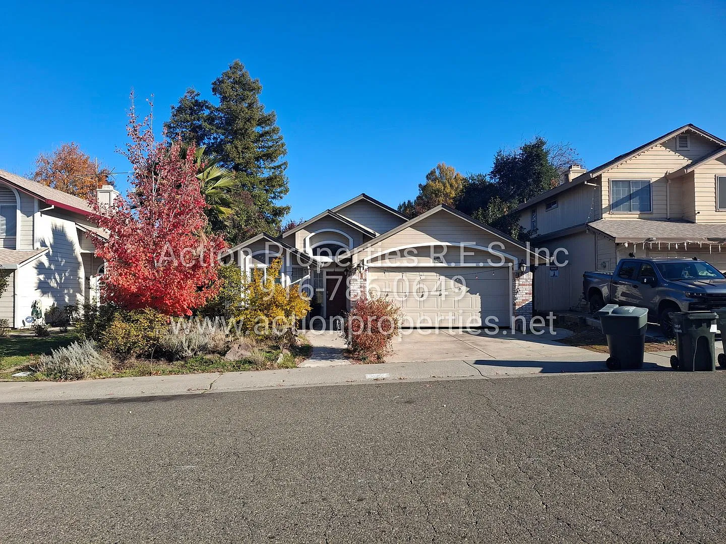 Updated 3 Bed, 2 Bath Home - Solar - Great Room with fireplace, Vaulted Ceilings Close to Shoppin... — Photo 2