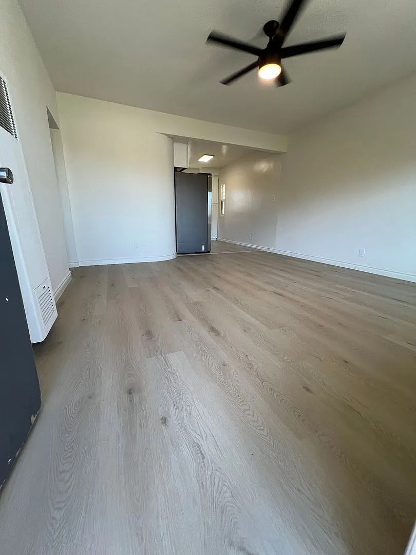 La Crescenta Apt — Photo 1