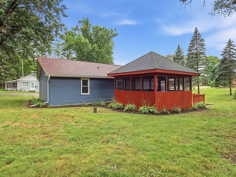 W1136 Celandine Rd — Photo 2