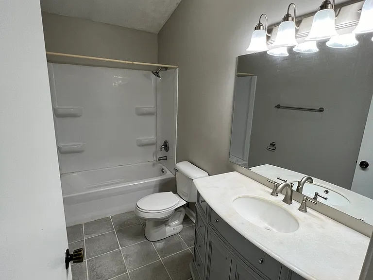 589 Holly Ct — Photo 8