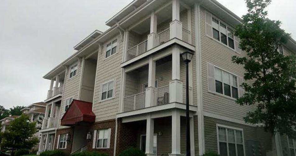 2nd image of 912 Southmoor Dr Unit 302