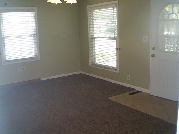 5th image of 215 NE 13th St