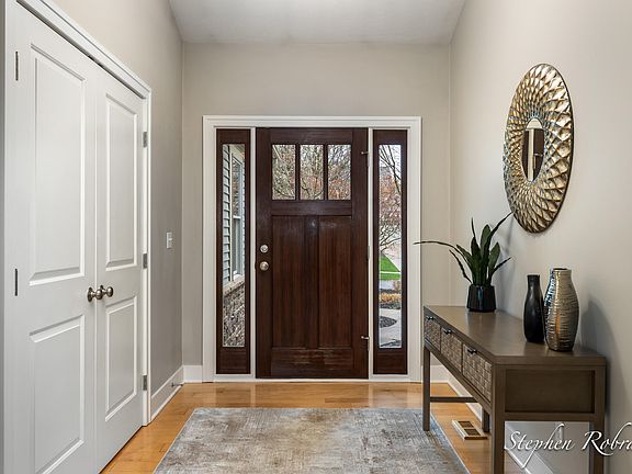 5th image of 707 Village Springs Dr SE