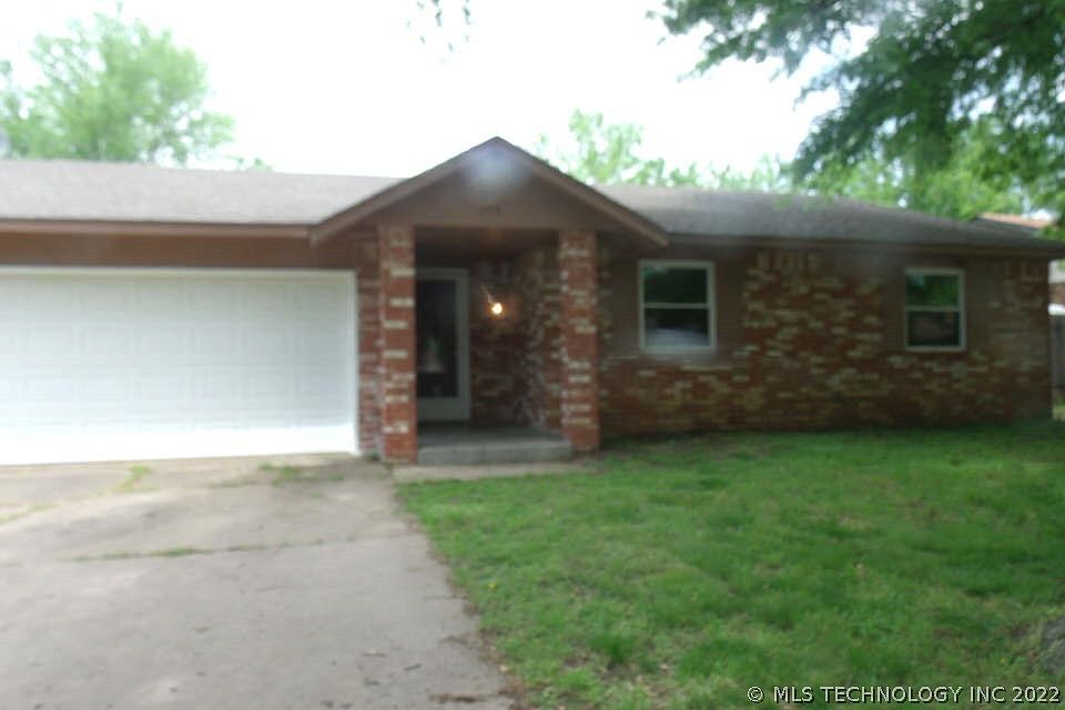 1st image of 553 E 135th Pl