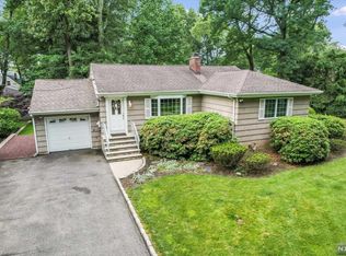 33 Dwight Ave, Hillsdale, NJ 07642