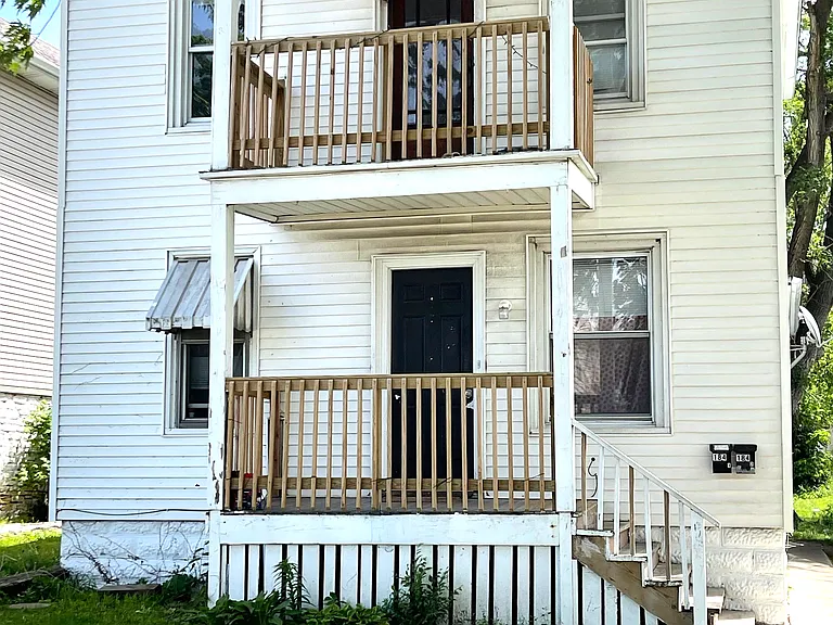 184 N Entrance Ave #2 — Photo 1